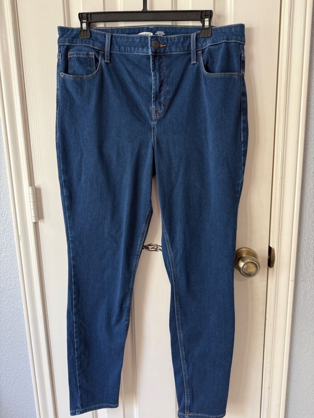 Old Navy Straight-Leg Women’s Jeans in Deep Blue Wash
